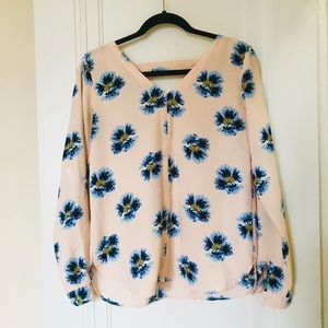 Ann Taylor Loft Floral Pink Blouse 😍 Fits XS-S